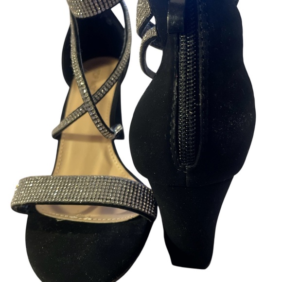 Top Moda Elegant Black Strappy Sandals - Picture 4 of 5